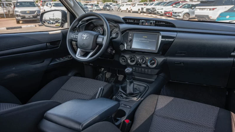 TOYOTA HILUX 2023 (LHD)
