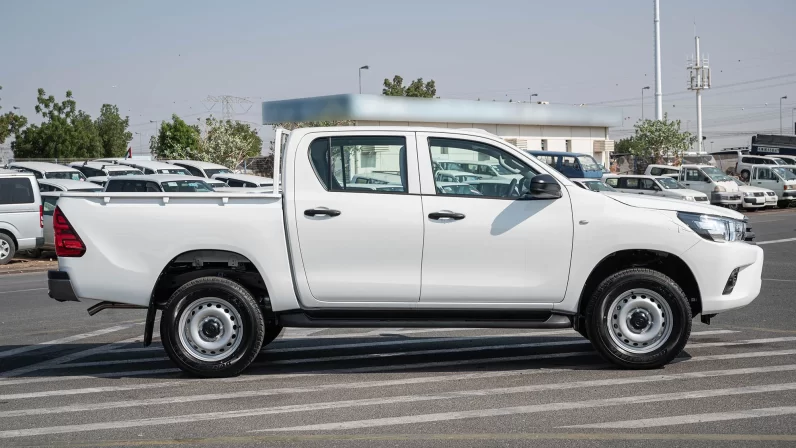 TOYOTA HILUX 2023 (LHD)