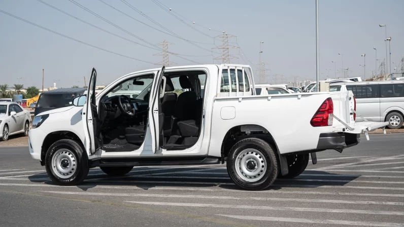 TOYOTA HILUX 2023 (LHD)