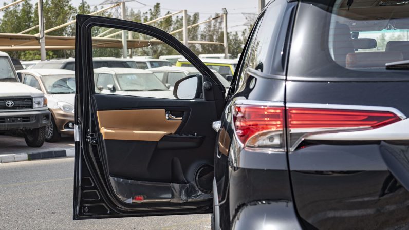 TOYOTA FORTUNER 2022 (LHD)