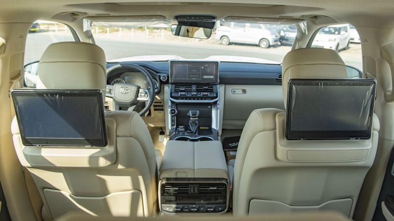 Toyota Land Cruiser 300 2022 (LHD)