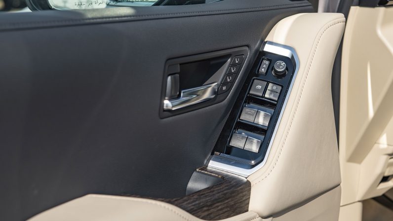 Toyota Land Cruiser 300 2022 (LHD)