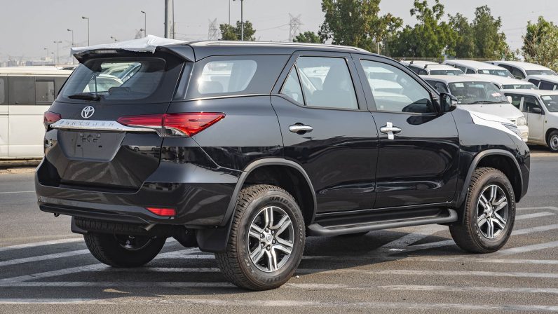 TOYOTA FORTUNER 2023 (LHD)
