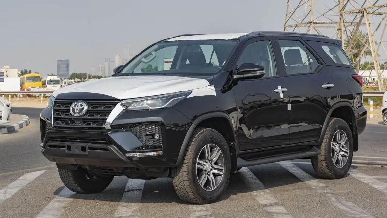 TOYOTA FORTUNER 2023 (LHD)