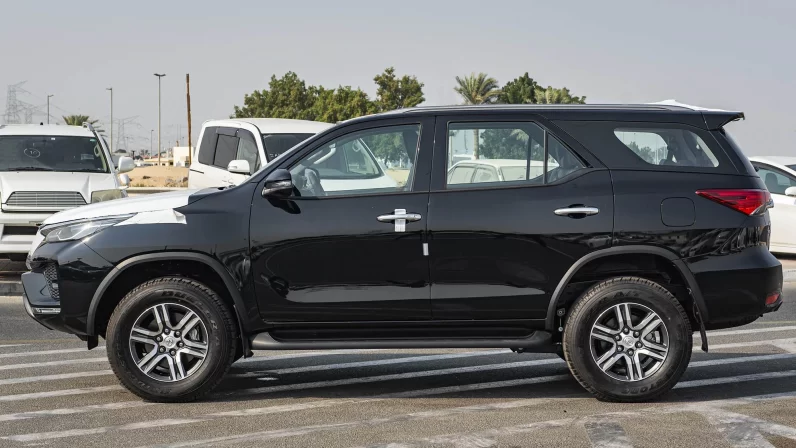 TOYOTA FORTUNER 2023 (LHD)