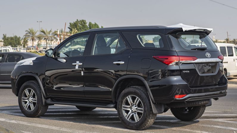 TOYOTA FORTUNER 2023 (LHD)