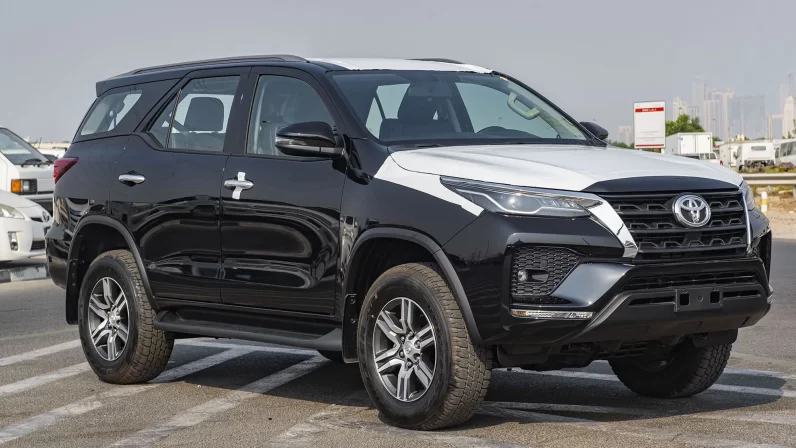 TOYOTA FORTUNER 2023 (LHD)