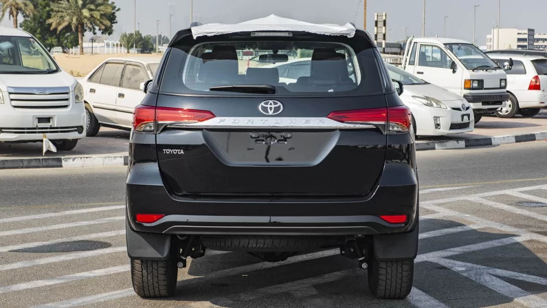 TOYOTA FORTUNER 2023 (LHD)