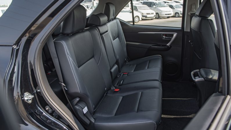 TOYOTA FORTUNER 2023 (LHD)