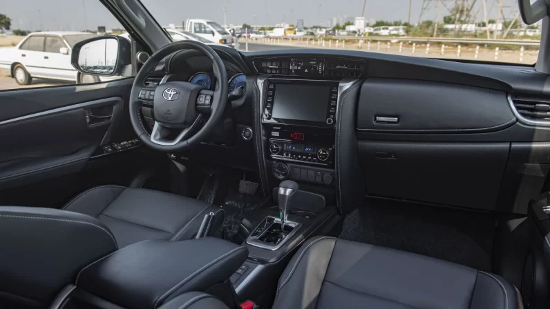 TOYOTA FORTUNER 2023 (LHD)