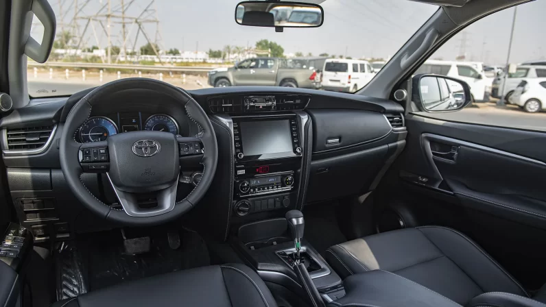 TOYOTA FORTUNER 2023 (LHD)