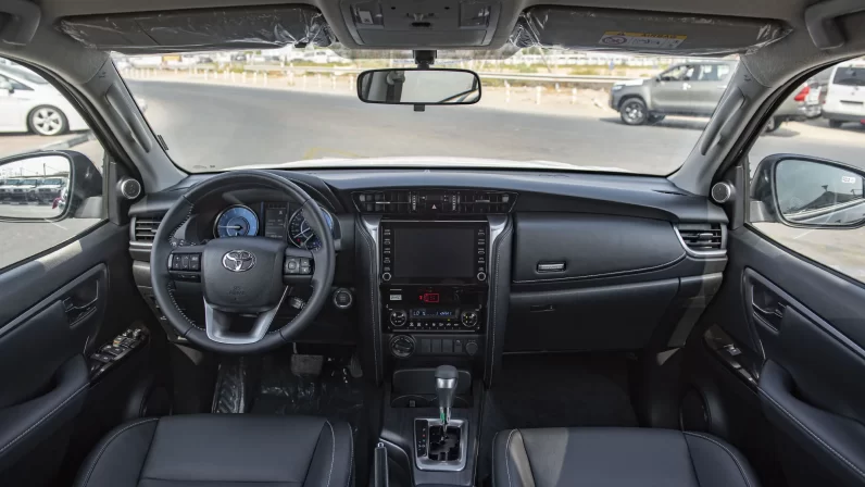TOYOTA FORTUNER 2023 (LHD)
