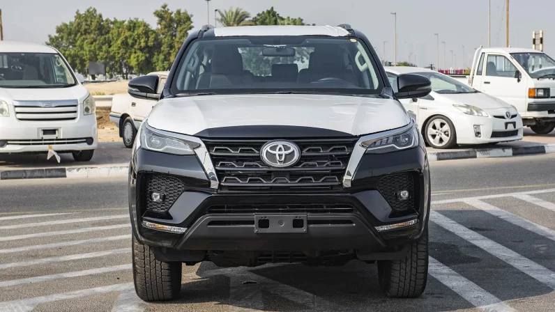 TOYOTA FORTUNER 2023 (LHD)