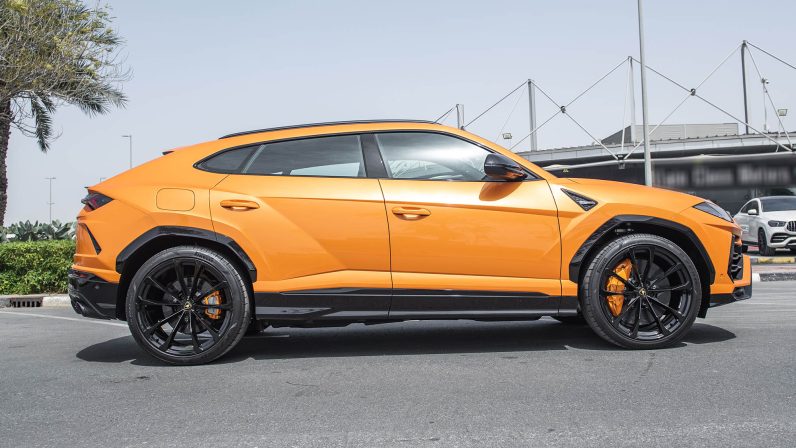 (LHD) Lamborghini URUS 4.0P AT 2022
