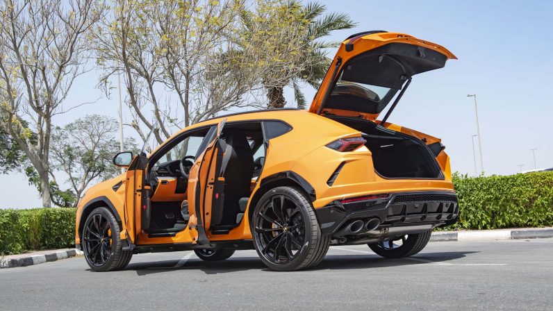 (LHD) Lamborghini URUS 4.0P AT 2022