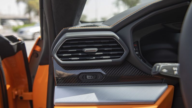 (LHD) Lamborghini URUS 4.0P AT 2022