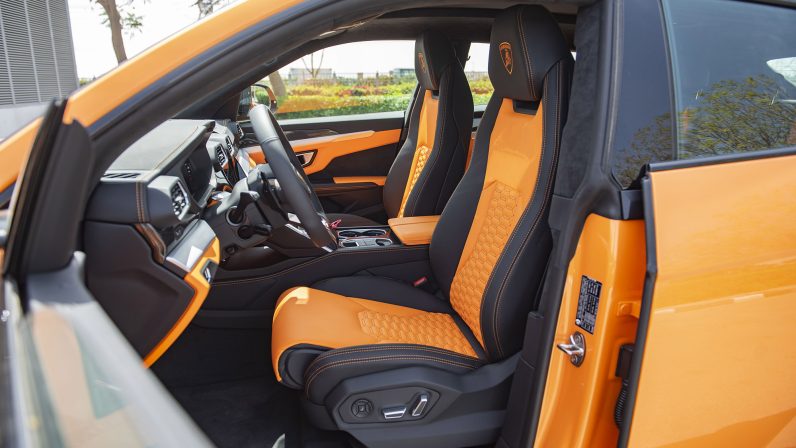 (LHD) Lamborghini URUS 4.0P AT 2022