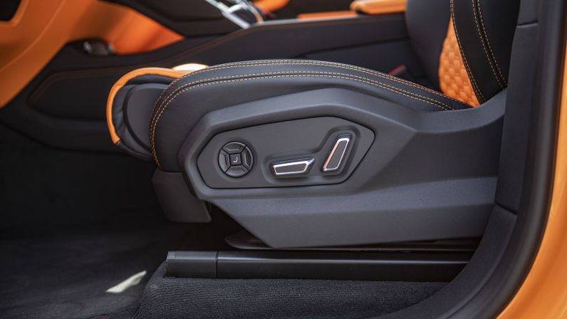 (LHD) Lamborghini URUS 4.0P AT 2022