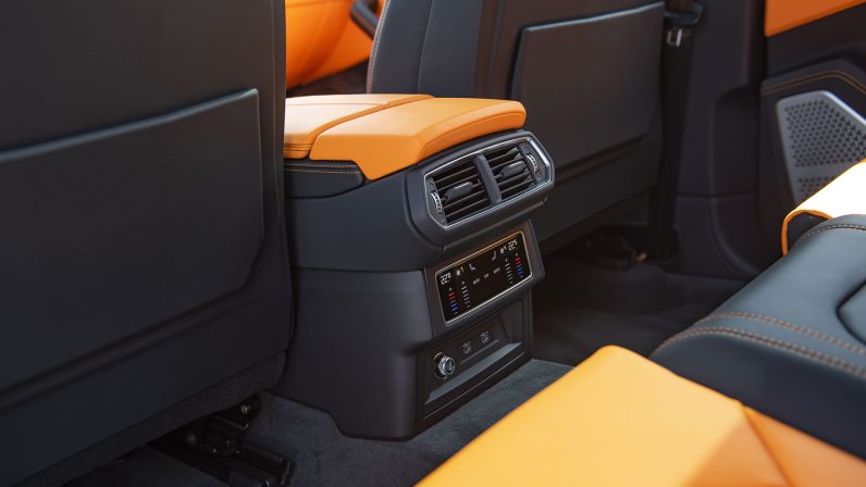 (LHD) Lamborghini URUS 4.0P AT 2022