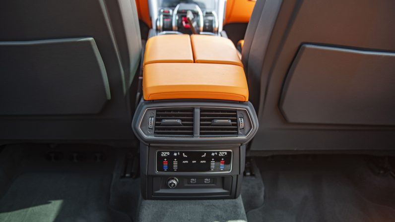 (LHD) Lamborghini URUS 4.0P AT 2022