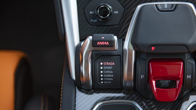 (LHD) Lamborghini URUS 4.0P AT 2022