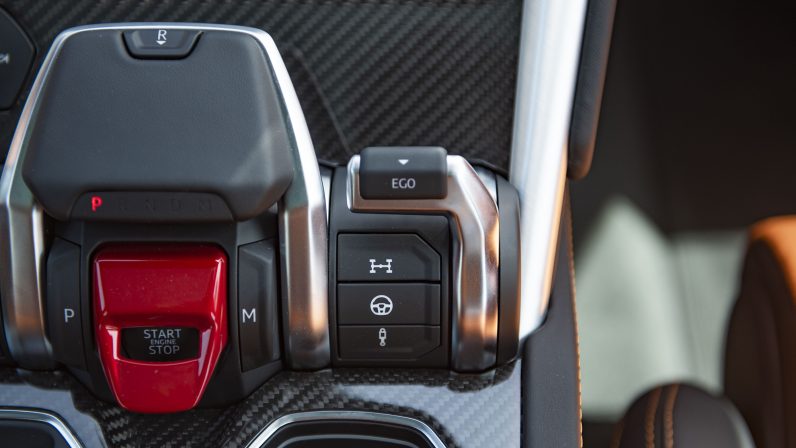 (LHD) Lamborghini URUS 4.0P AT 2022