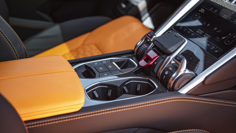 (LHD) Lamborghini URUS 4.0P AT 2022