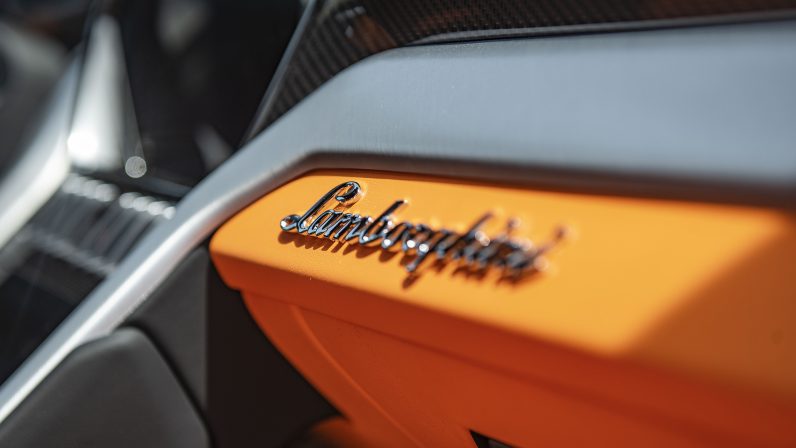 (LHD) Lamborghini URUS 4.0P AT 2022