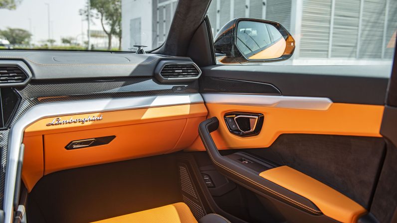 (LHD) Lamborghini URUS 4.0P AT 2022