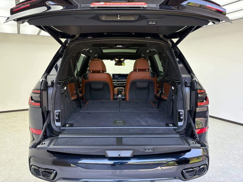 2025 BMW X7 M60