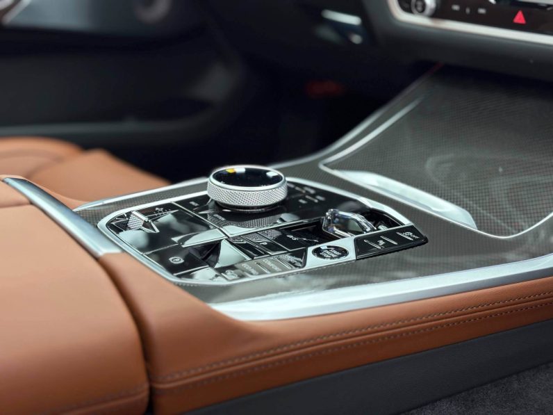 2025 BMW X7 M60