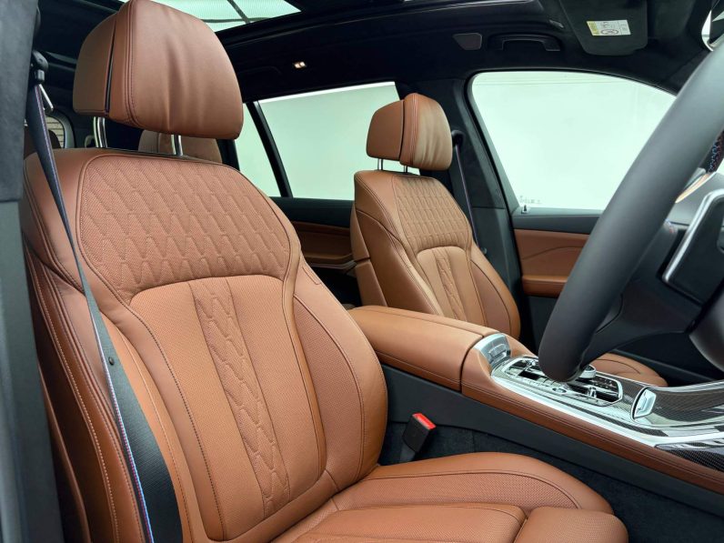 2025 BMW X7 M60