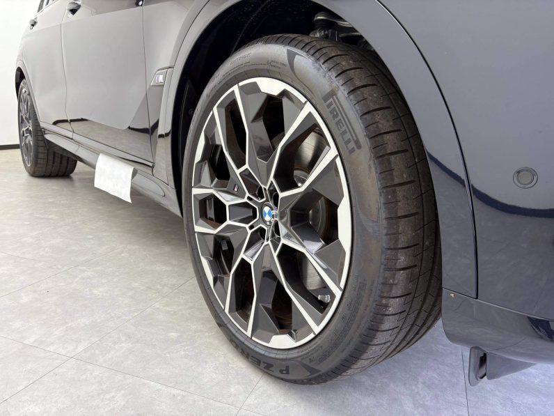 2025 BMW X7 M60