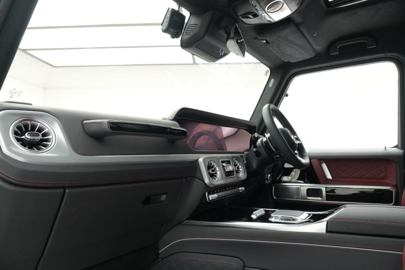 2025 Mercedes Benz G63 (Magno Black)