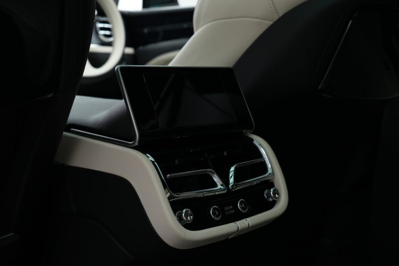 2024 Bentley Bentayga Azure 3.0 Hybrid