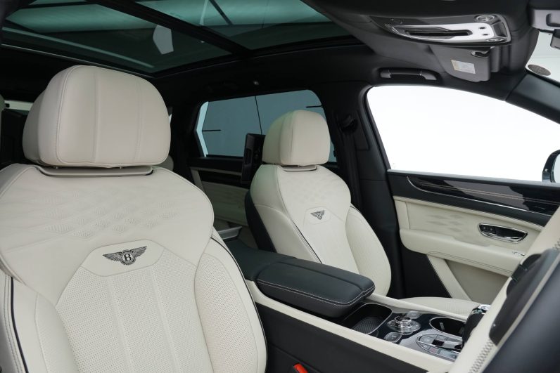 2024 Bentley Bentayga Azure 3.0 Hybrid