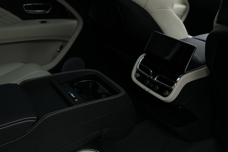 2024 Bentley Bentayga Azure 3.0 Hybrid