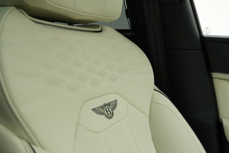 2024 Bentley Bentayga Azure 3.0 Hybrid