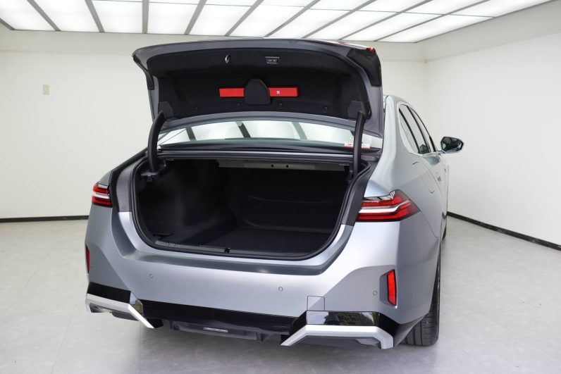 2025 BMW 525Li M Sports
