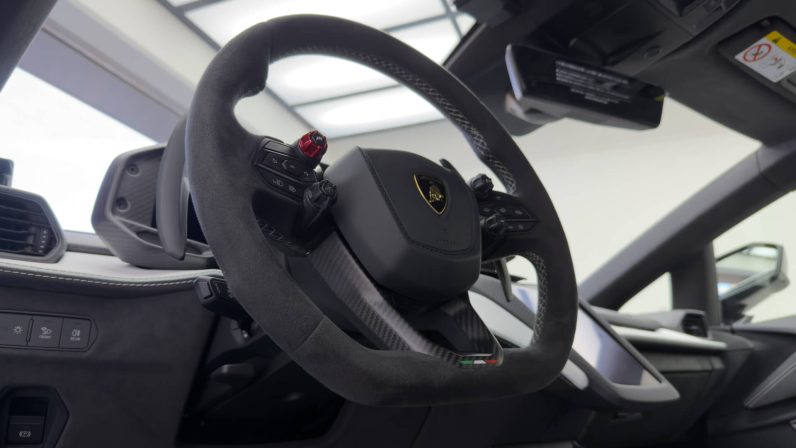 2025 Lamborghini Revuelto