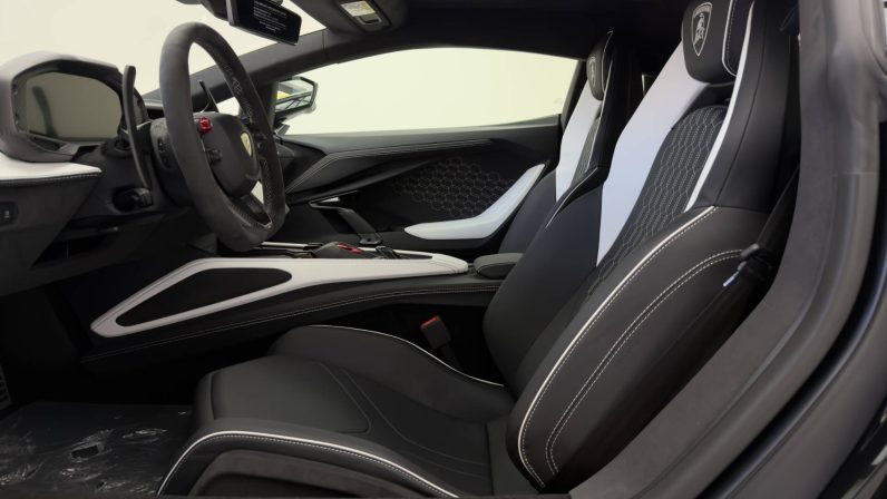 2025 Lamborghini Revuelto