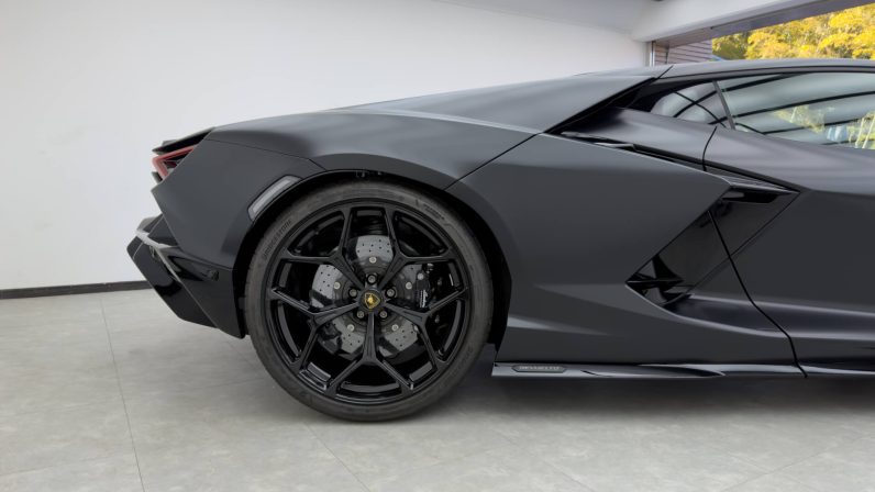 2025 Lamborghini Revuelto
