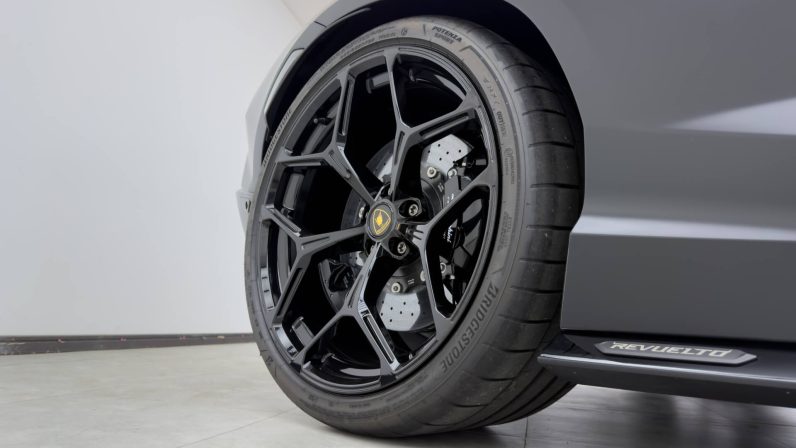 2025 Lamborghini Revuelto