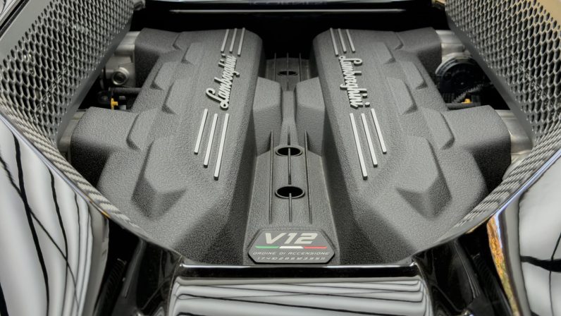 2025 Lamborghini Revuelto