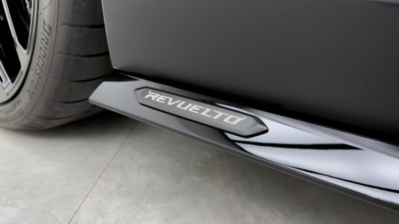 2025 Lamborghini Revuelto