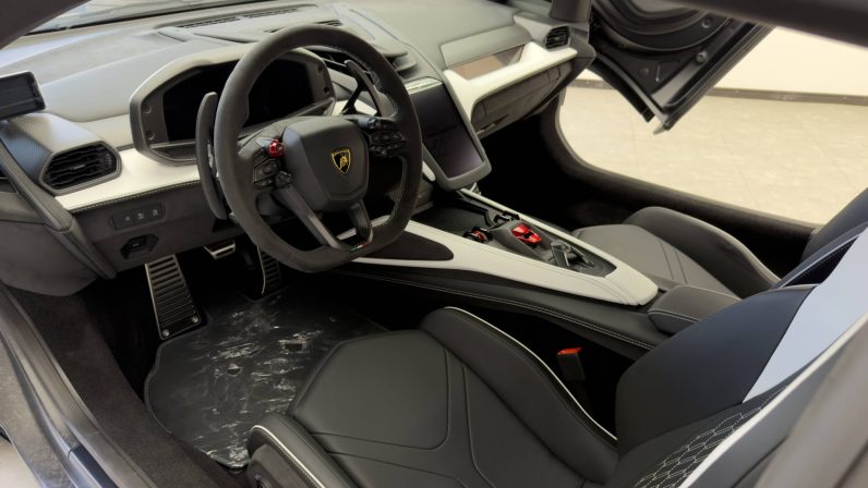 2025 Lamborghini Revuelto