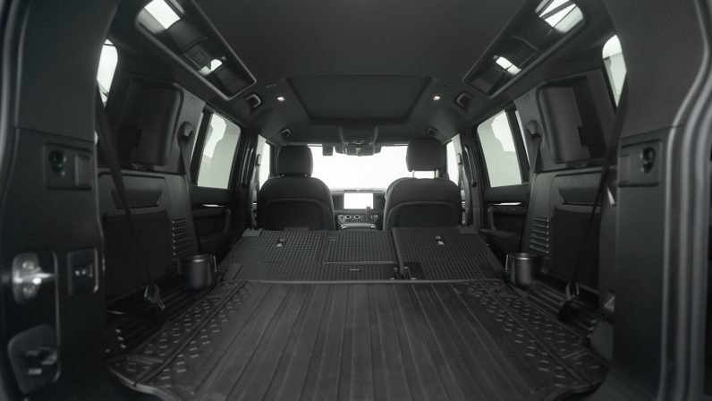 2025 Landrover Defender X-Dynamic P300