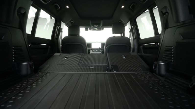 2025 Landrover Defender X-Dynamic P300