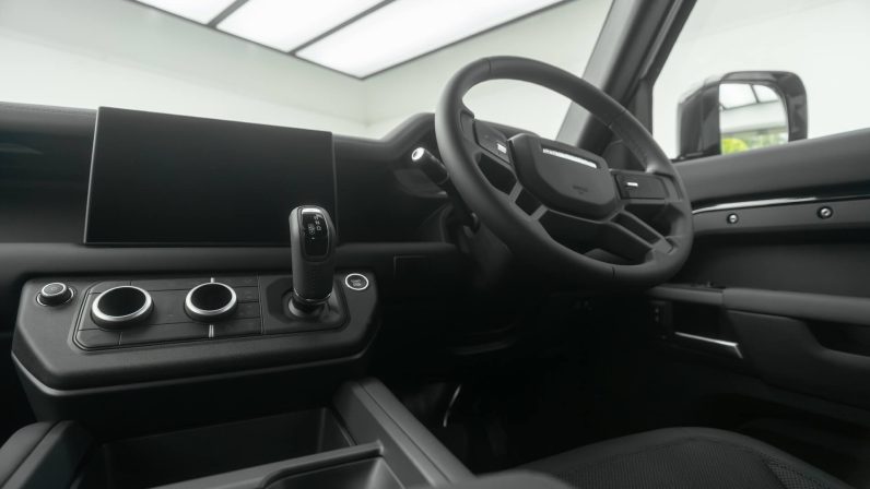 2025 Landrover Defender X-Dynamic P300