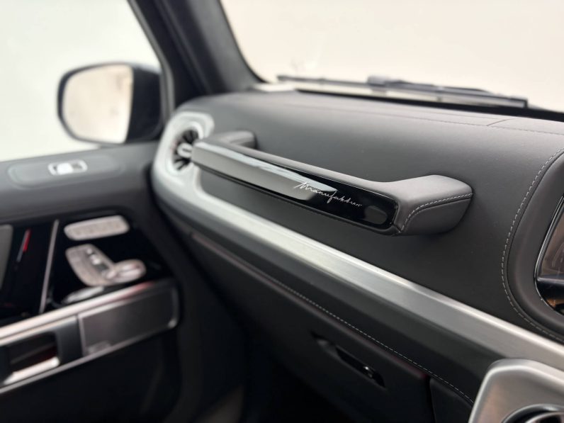 2025 Mercedes Benz G63 (Magno Black)